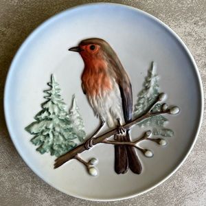 W. Goebel Porzellanfabrik Wildlife Plate with Robin